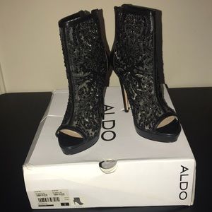 Black lace size 8 ankle heel boot